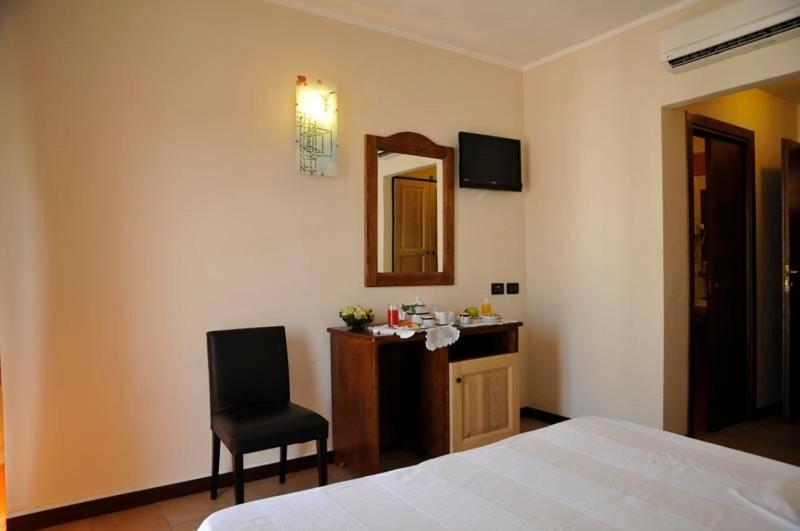 Hotel Fly Casoria Zimmer foto